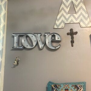 Love and hope light up metal wall decor